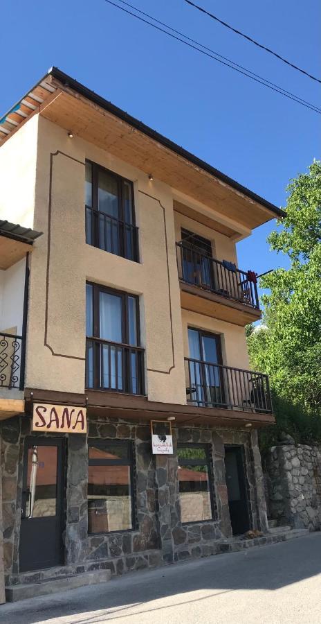 Sana Guest House Mestia Eksteriør bilde