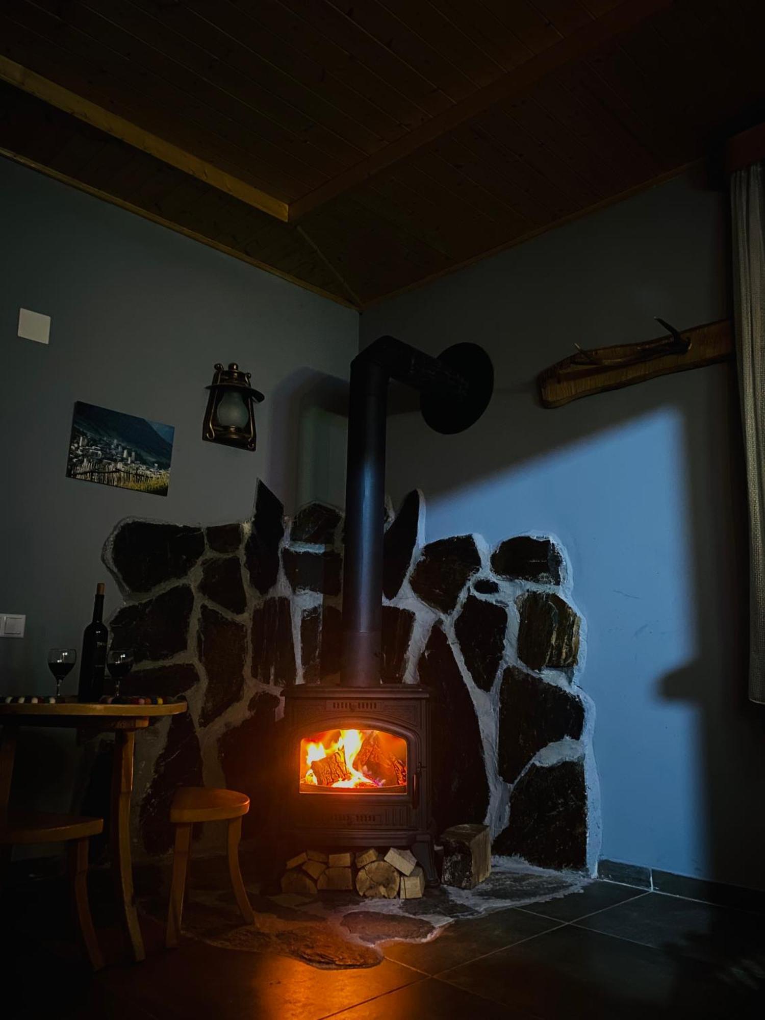 Sana Guest House Mestia Eksteriør bilde